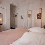 Moshinos מלון