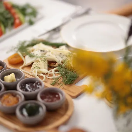 Moshinos Готель *