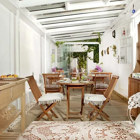 Moshinos Готель *