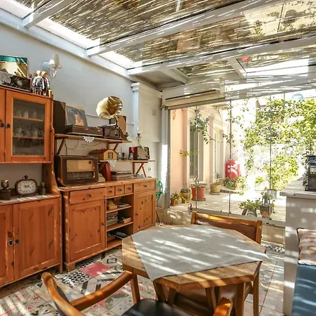 Moshinos Готель *