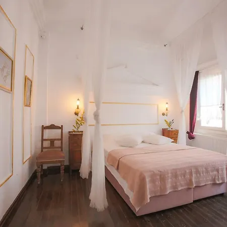 Moshinos Ayvalı